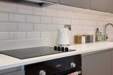 Beautiful Apartment Overlooking A Garden Лондон Екстер'єр фото