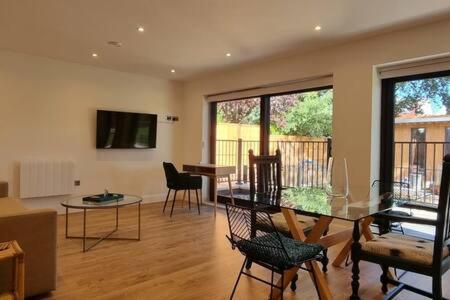 Beautiful Apartment Overlooking A Garden Лондон Екстер'єр фото