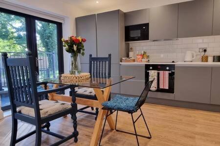 Beautiful Apartment Overlooking A Garden Лондон Екстер'єр фото